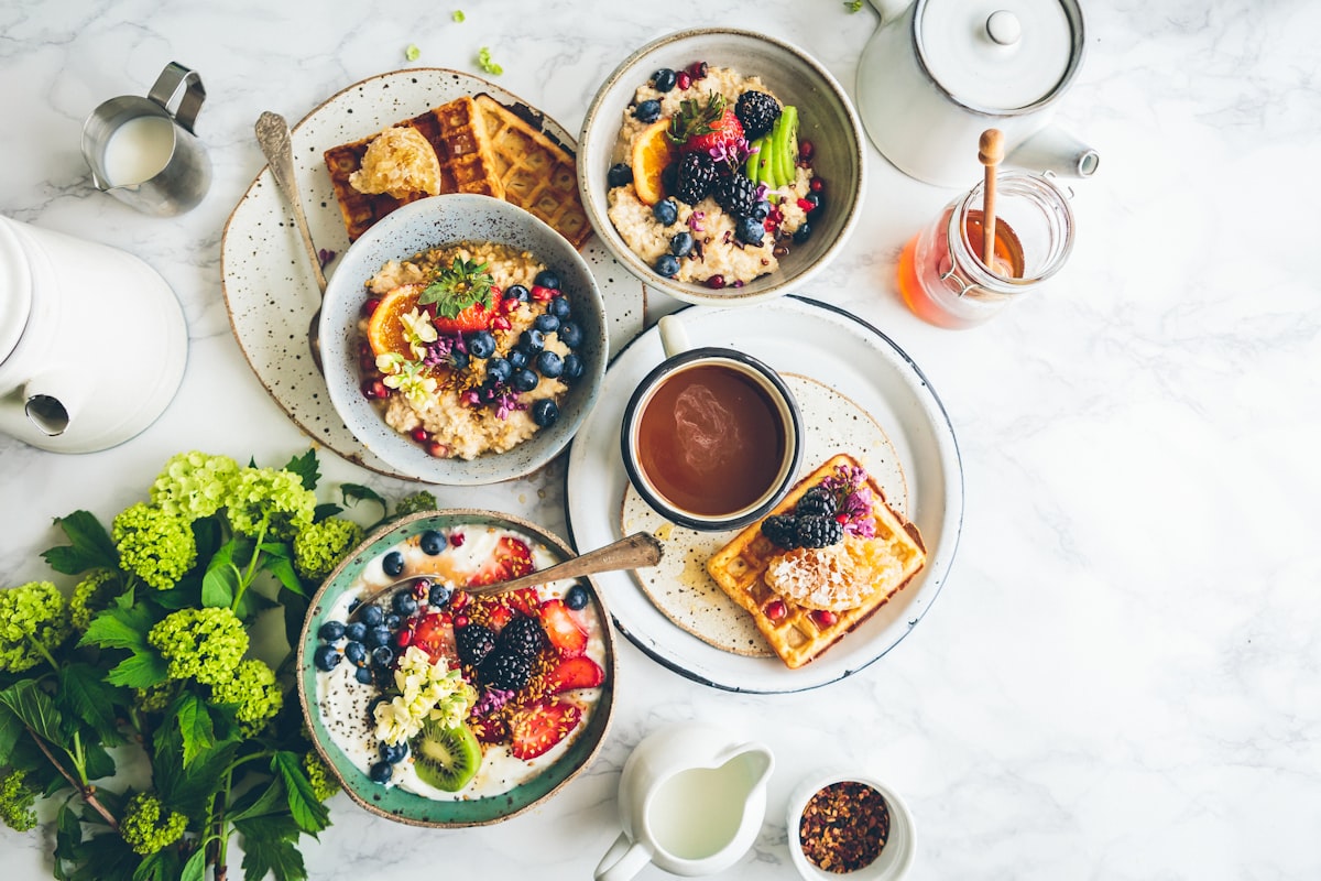 Balanced nutrition plate with colorful vegetables and whole grains